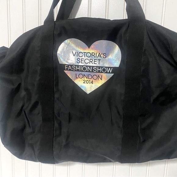 VINTAGE VICTORIA'S SECRET FASHION SHOW LONDON 2014 TOTE WEEKENDER BAG! - Picture 3 of 7